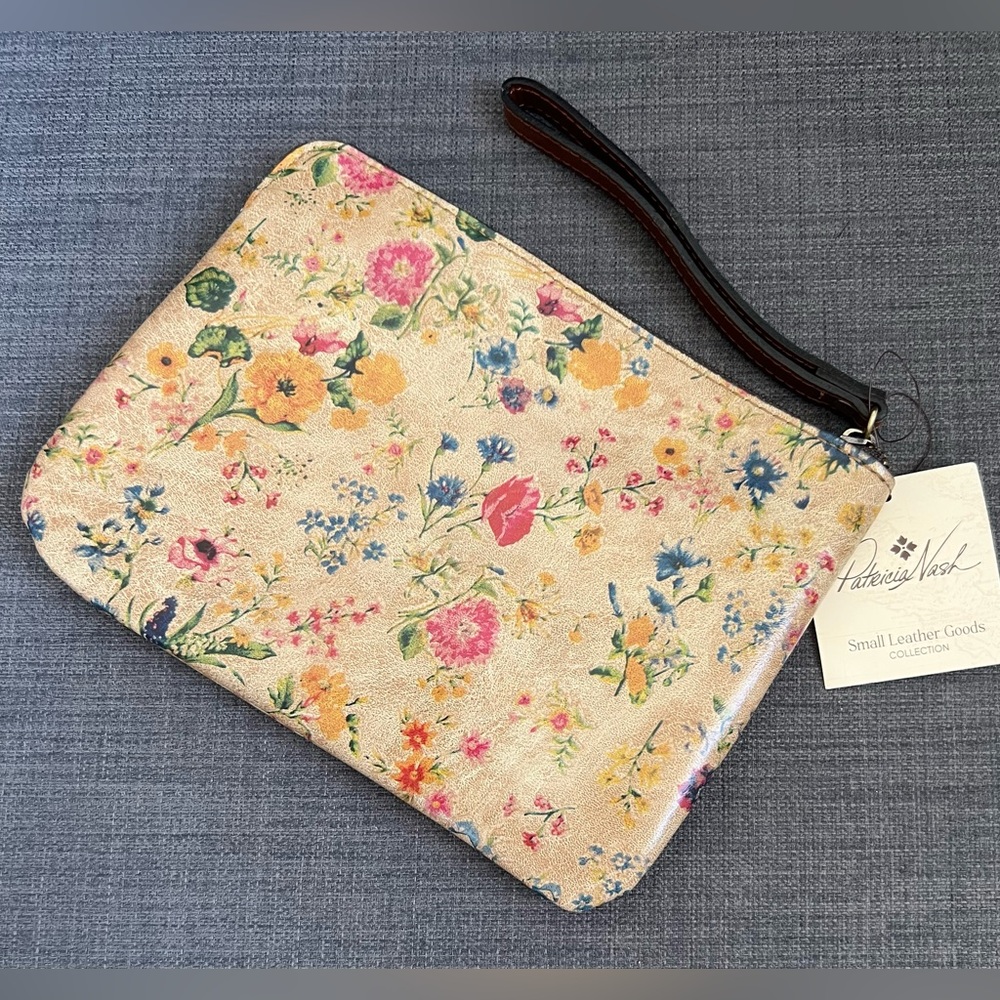 NWT PATRICIA NASH CASSINI WRISTLET CLUTCH MAKE-UP BAG